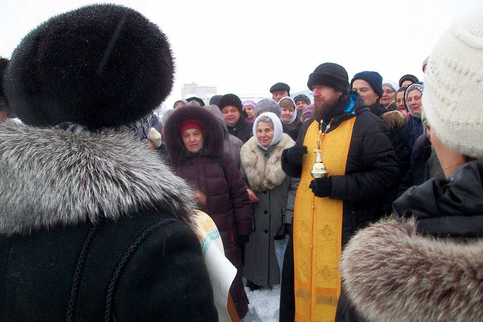 Молебен на месте разрушенного Свято-Никольского храма (Эжва), декабрь 2014 г